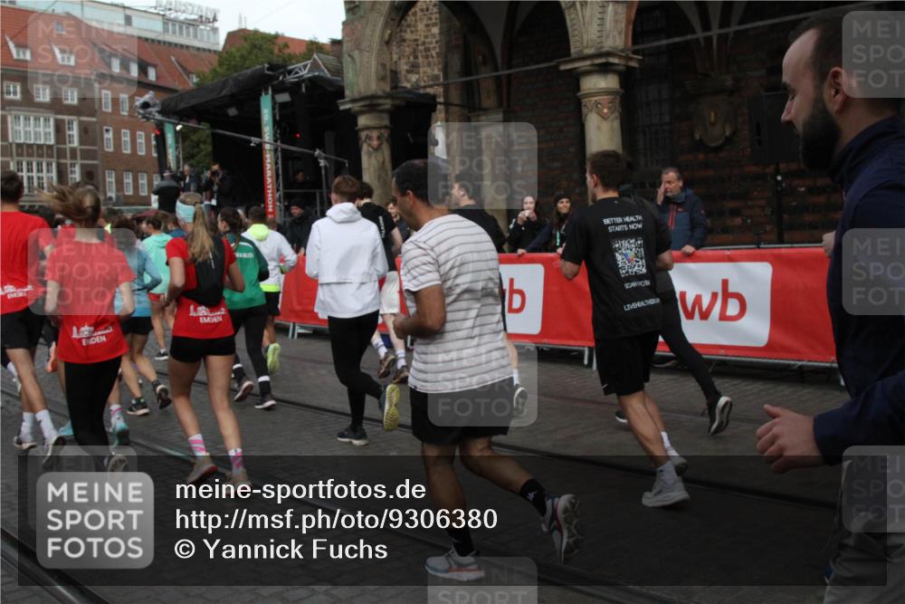 05.10.2025 - 20. swb-Marathon Bremen Yannick Fuchs http://msf.ph/oto/9306380 05.10.2025 11:40:19 Ziel  meine-sportfotos.de