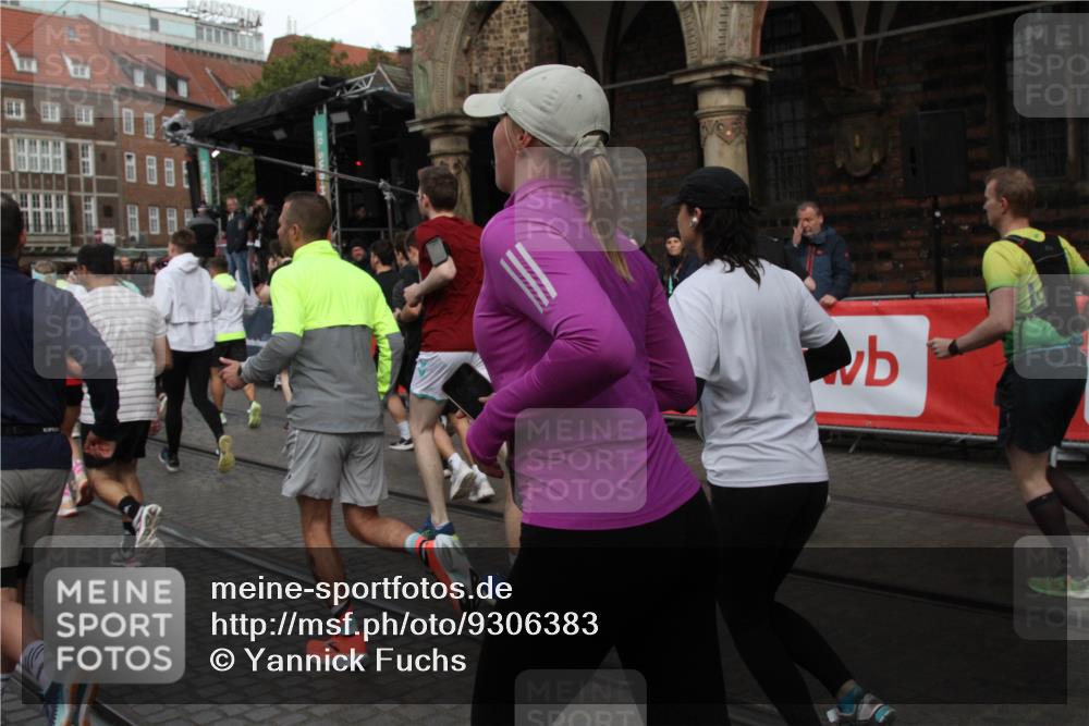 05.10.2025 - 20. swb-Marathon Bremen Yannick Fuchs http://msf.ph/oto/9306383 05.10.2025 11:40:20 Ziel  meine-sportfotos.de