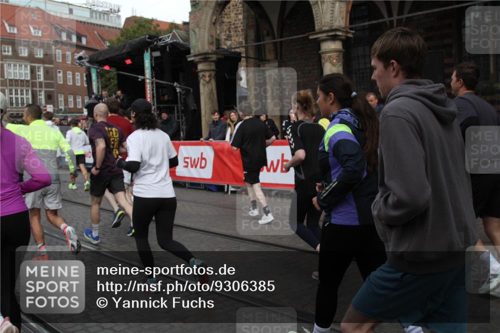 05.10.2025 - 20. swb-Marathon Bremen Yannick Fuchs http://msf.ph/oto/9306385 05.10.2025 11:40:21 Ziel  meine-sportfotos.de