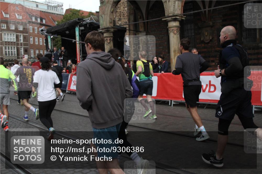 05.10.2025 - 20. swb-Marathon Bremen Yannick Fuchs http://msf.ph/oto/9306386 05.10.2025 11:40:21 Ziel  meine-sportfotos.de