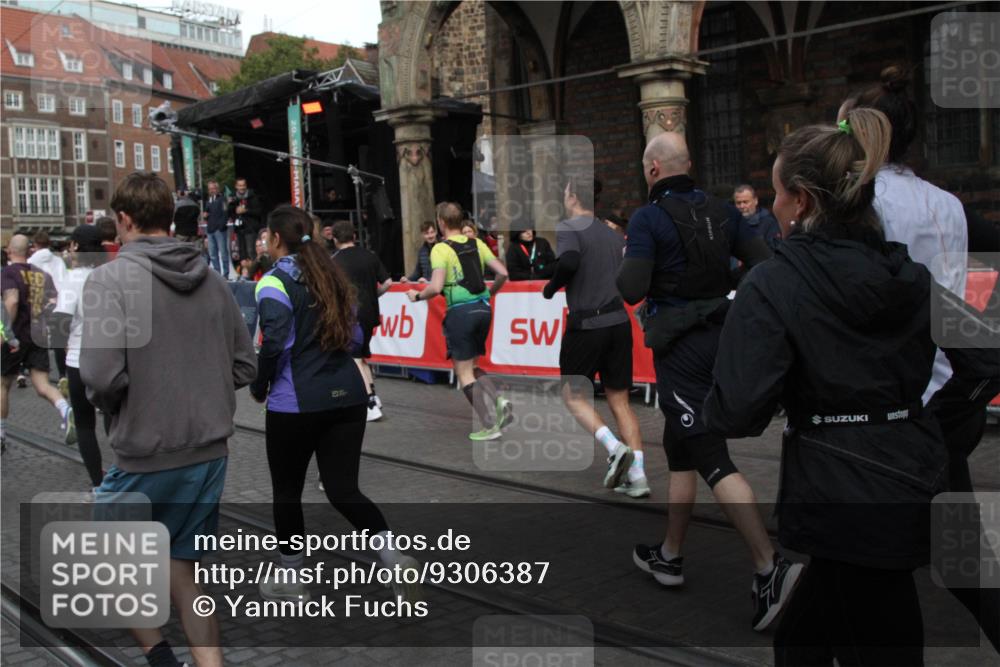 05.10.2025 - 20. swb-Marathon Bremen Yannick Fuchs http://msf.ph/oto/9306387 05.10.2025 11:40:21 Ziel  meine-sportfotos.de