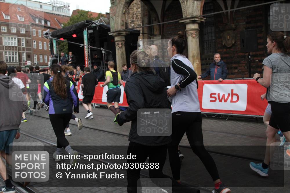 05.10.2025 - 20. swb-Marathon Bremen Yannick Fuchs http://msf.ph/oto/9306388 05.10.2025 11:40:22 Ziel  meine-sportfotos.de