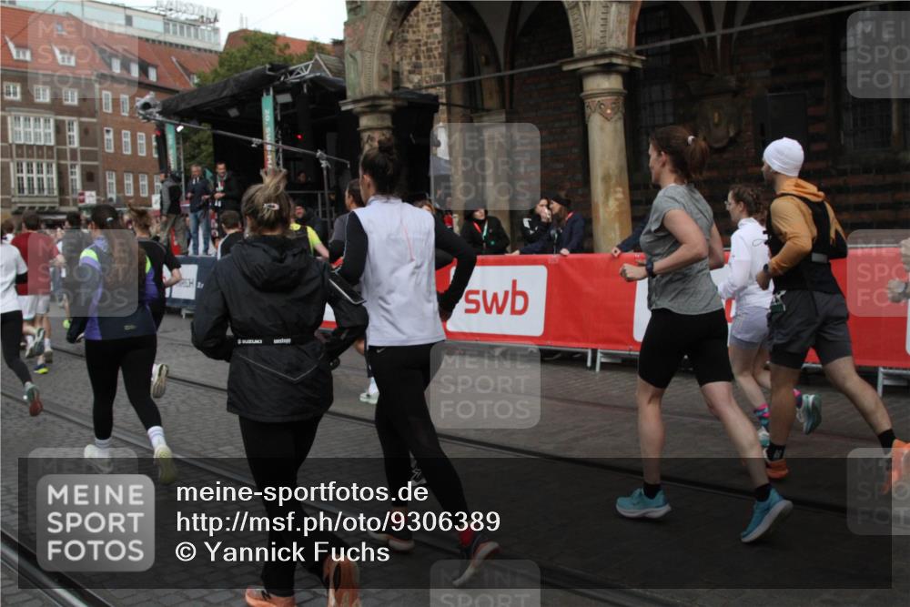 05.10.2025 - 20. swb-Marathon Bremen Yannick Fuchs http://msf.ph/oto/9306389 05.10.2025 11:40:22 Ziel  meine-sportfotos.de