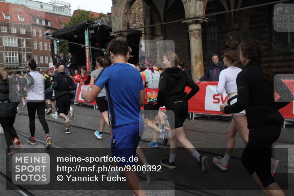 05.10.2025 - 20. swb-Marathon Bremen Yannick Fuchs http://msf.ph/oto/9306392 05.10.2025 11:40:23 Ziel  meine-sportfotos.de