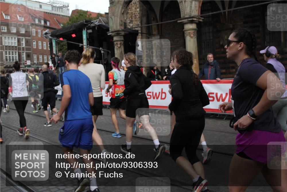 05.10.2025 - 20. swb-Marathon Bremen Yannick Fuchs http://msf.ph/oto/9306393 05.10.2025 11:40:23 Ziel  meine-sportfotos.de