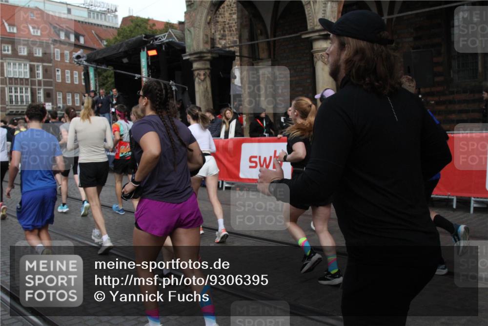 05.10.2025 - 20. swb-Marathon Bremen Yannick Fuchs http://msf.ph/oto/9306395 05.10.2025 11:40:24 Ziel  meine-sportfotos.de