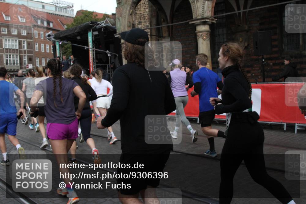 05.10.2025 - 20. swb-Marathon Bremen Yannick Fuchs http://msf.ph/oto/9306396 05.10.2025 11:40:24 Ziel  meine-sportfotos.de