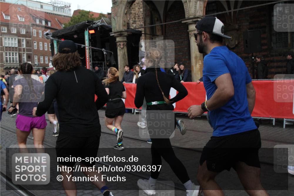 05.10.2025 - 20. swb-Marathon Bremen Yannick Fuchs http://msf.ph/oto/9306397 05.10.2025 11:40:25 Ziel  meine-sportfotos.de