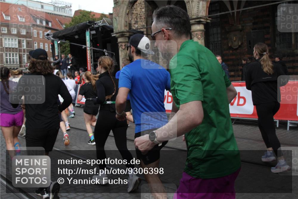 05.10.2025 - 20. swb-Marathon Bremen Yannick Fuchs http://msf.ph/oto/9306398 05.10.2025 11:40:25 Ziel  meine-sportfotos.de
