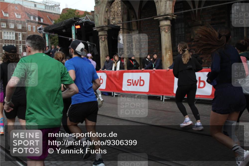 05.10.2025 - 20. swb-Marathon Bremen Yannick Fuchs http://msf.ph/oto/9306399 05.10.2025 11:40:25 Ziel  meine-sportfotos.de