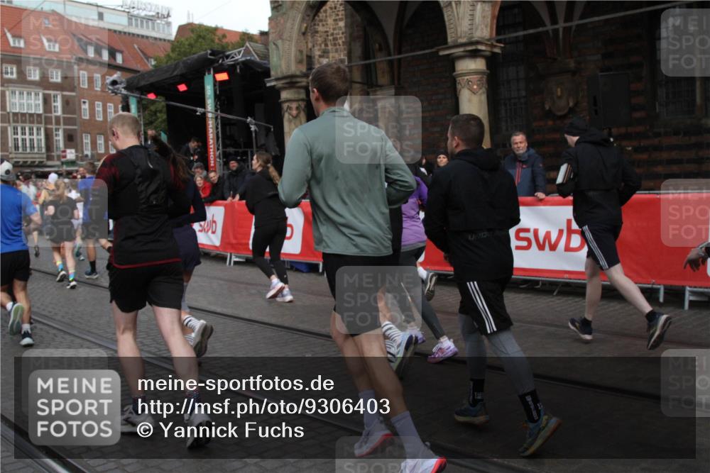 05.10.2025 - 20. swb-Marathon Bremen Yannick Fuchs http://msf.ph/oto/9306403 05.10.2025 11:40:27 Ziel  meine-sportfotos.de