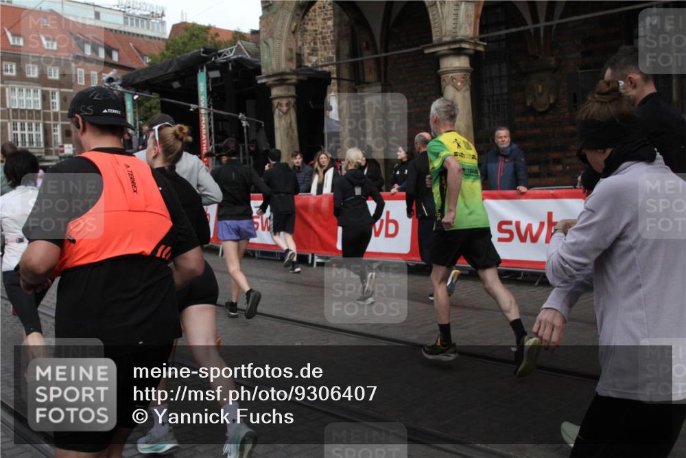 05.10.2025 - 20. swb-Marathon Bremen Yannick Fuchs http://msf.ph/oto/9306407 05.10.2025 11:40:29 Ziel  meine-sportfotos.de