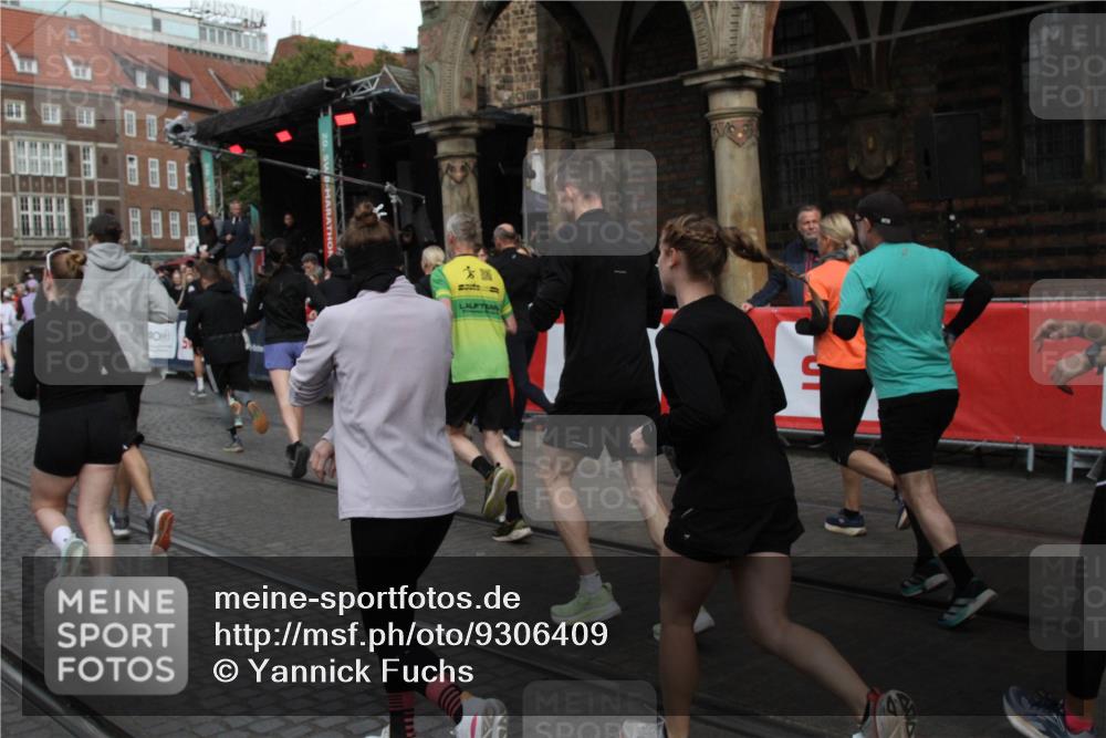 05.10.2025 - 20. swb-Marathon Bremen Yannick Fuchs http://msf.ph/oto/9306409 05.10.2025 11:40:29 Ziel  meine-sportfotos.de