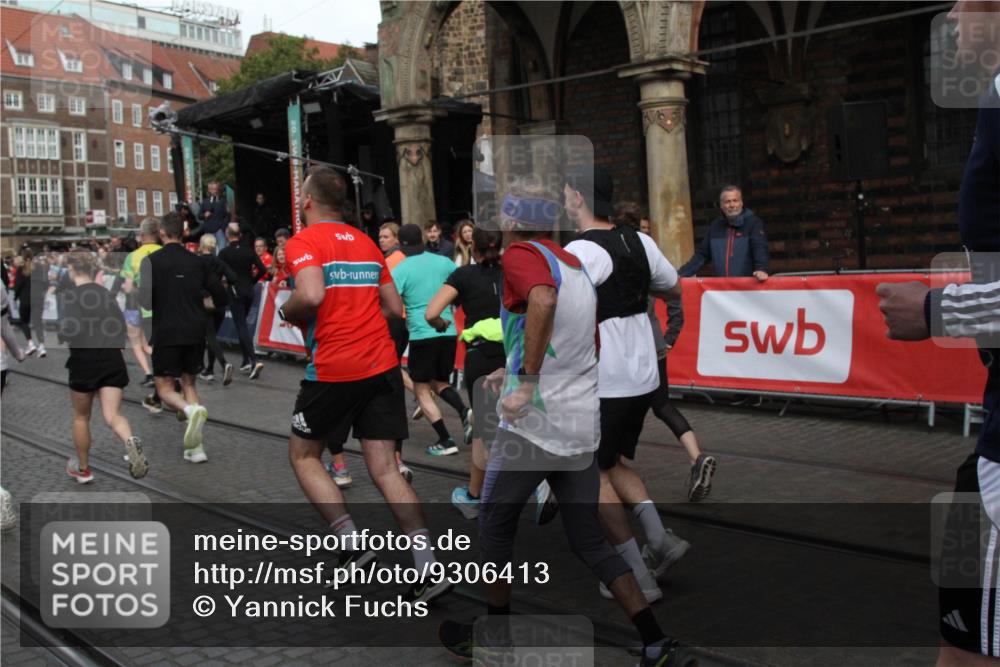 05.10.2025 - 20. swb-Marathon Bremen Yannick Fuchs http://msf.ph/oto/9306413 05.10.2025 11:40:31 Ziel  meine-sportfotos.de