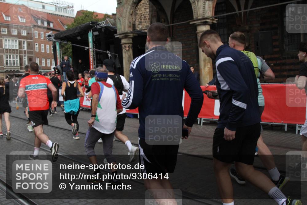 05.10.2025 - 20. swb-Marathon Bremen Yannick Fuchs http://msf.ph/oto/9306414 05.10.2025 11:40:31 Ziel  meine-sportfotos.de