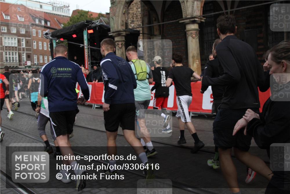 05.10.2025 - 20. swb-Marathon Bremen Yannick Fuchs http://msf.ph/oto/9306416 05.10.2025 11:40:32 Ziel  meine-sportfotos.de