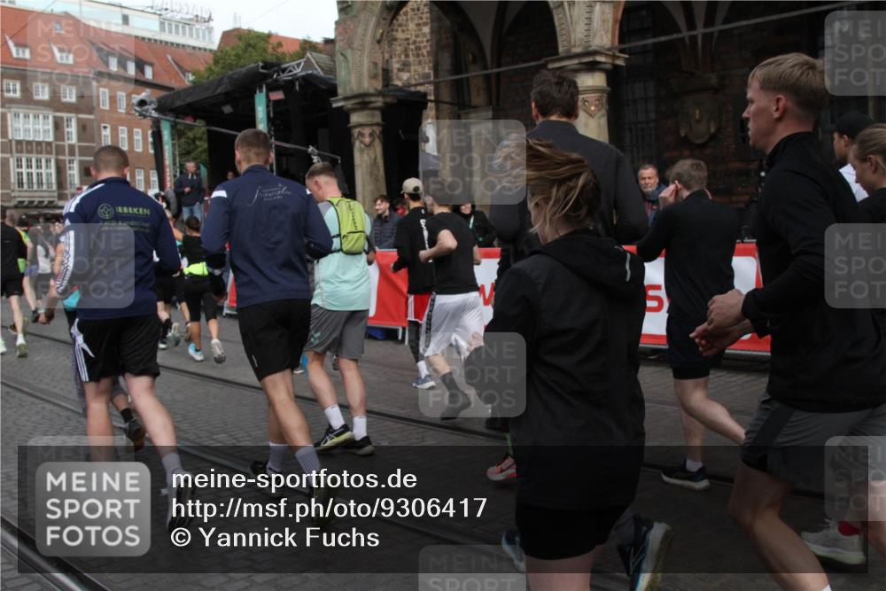 05.10.2025 - 20. swb-Marathon Bremen Yannick Fuchs http://msf.ph/oto/9306417 05.10.2025 11:40:32 Ziel  meine-sportfotos.de