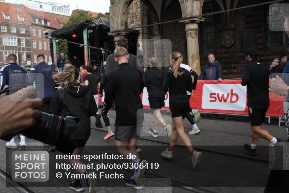 05.10.2025 - 20. swb-Marathon Bremen Yannick Fuchs http://msf.ph/oto/9306419 05.10.2025 11:40:33 Ziel  meine-sportfotos.de