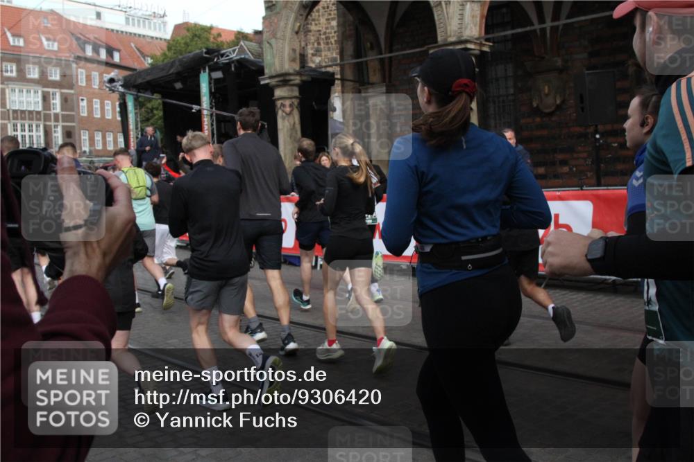05.10.2025 - 20. swb-Marathon Bremen Yannick Fuchs http://msf.ph/oto/9306420 05.10.2025 11:40:33 Ziel  meine-sportfotos.de