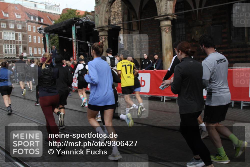05.10.2025 - 20. swb-Marathon Bremen Yannick Fuchs http://msf.ph/oto/9306427 05.10.2025 11:40:36 Ziel  meine-sportfotos.de