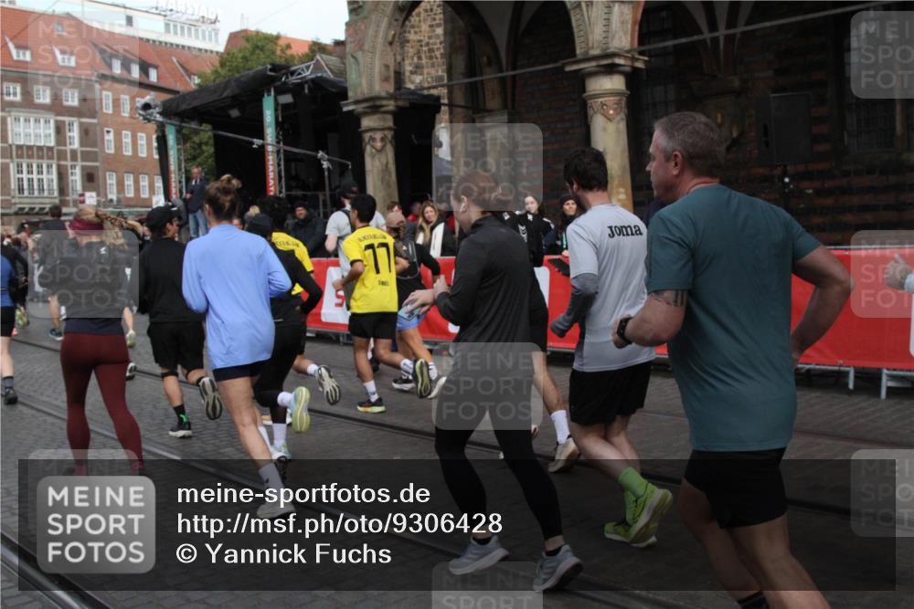 05.10.2025 - 20. swb-Marathon Bremen Yannick Fuchs http://msf.ph/oto/9306428 05.10.2025 11:40:36 Ziel  meine-sportfotos.de