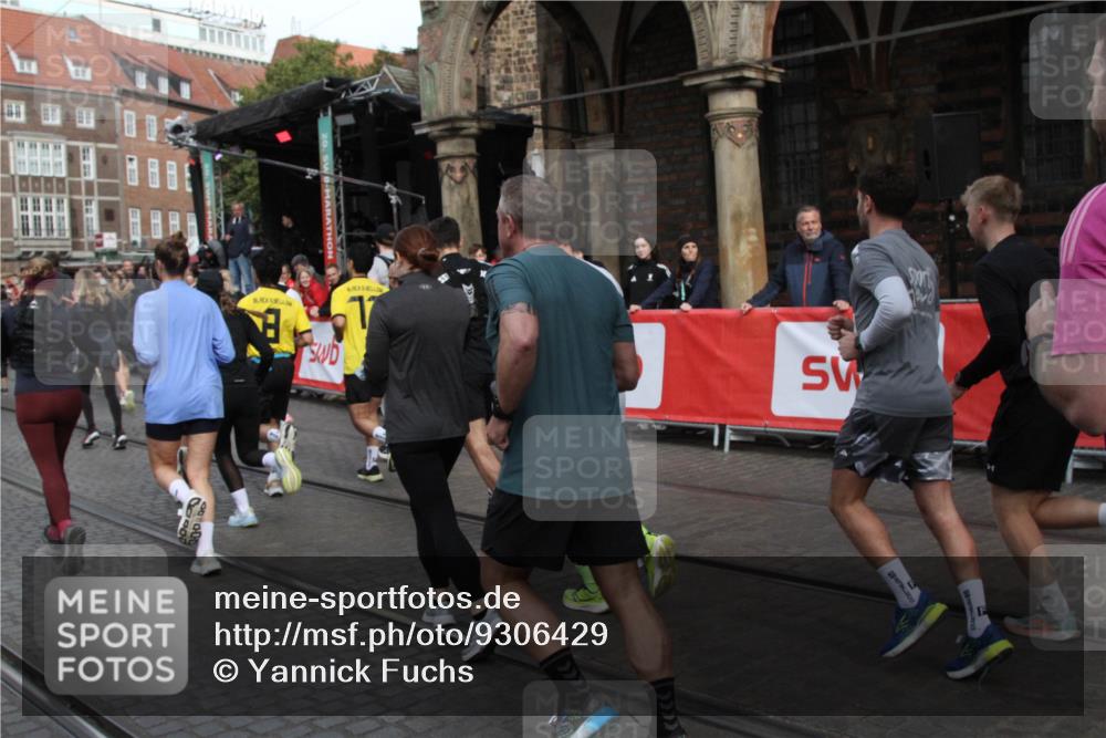 05.10.2025 - 20. swb-Marathon Bremen Yannick Fuchs http://msf.ph/oto/9306429 05.10.2025 11:40:37 Ziel  meine-sportfotos.de