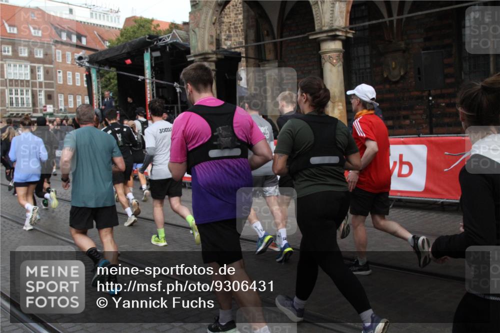 05.10.2025 - 20. swb-Marathon Bremen Yannick Fuchs http://msf.ph/oto/9306431 05.10.2025 11:40:37 Ziel  meine-sportfotos.de