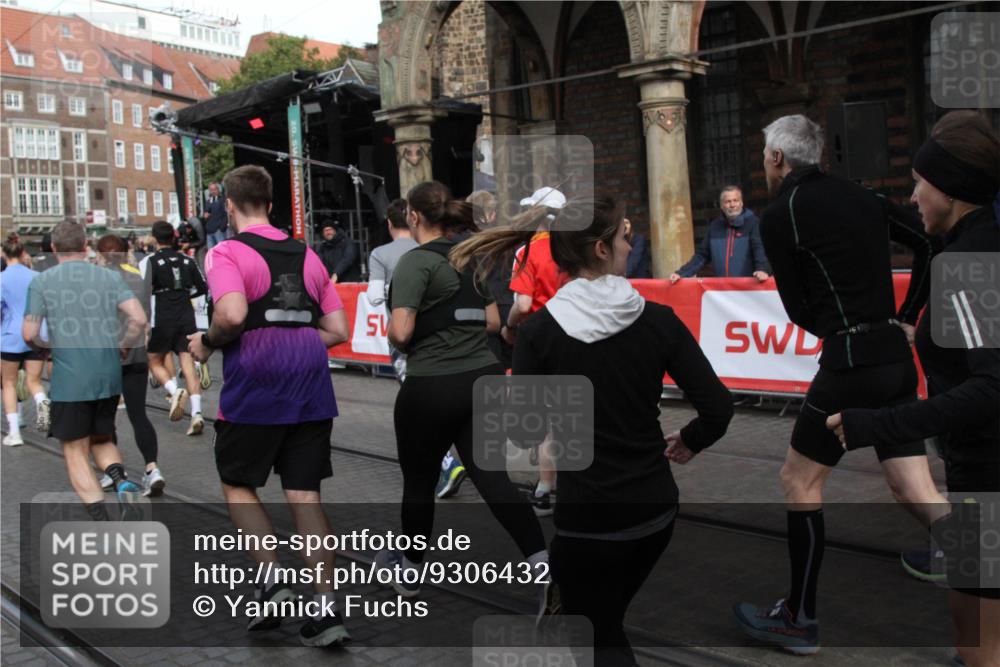 05.10.2025 - 20. swb-Marathon Bremen Yannick Fuchs http://msf.ph/oto/9306432 05.10.2025 11:40:38 Ziel  meine-sportfotos.de