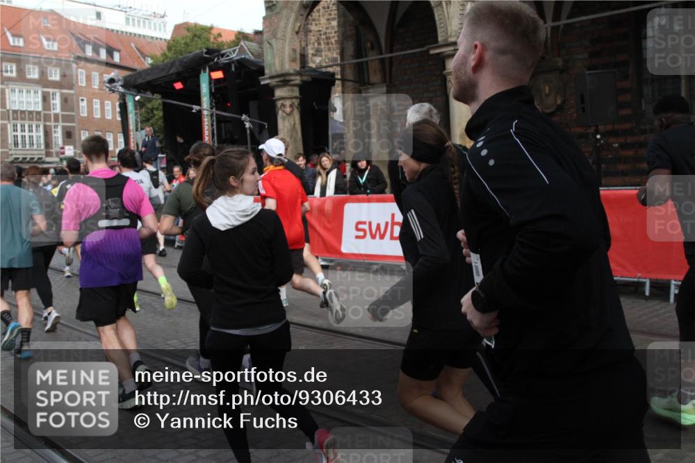 05.10.2025 - 20. swb-Marathon Bremen Yannick Fuchs http://msf.ph/oto/9306433 05.10.2025 11:40:38 Ziel  meine-sportfotos.de
