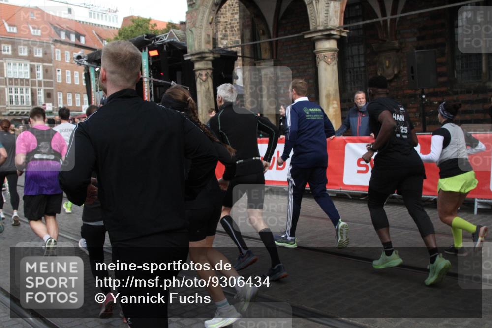 05.10.2025 - 20. swb-Marathon Bremen Yannick Fuchs http://msf.ph/oto/9306434 05.10.2025 11:40:39 Ziel  meine-sportfotos.de