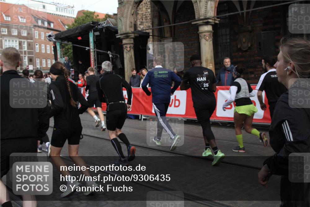 05.10.2025 - 20. swb-Marathon Bremen Yannick Fuchs http://msf.ph/oto/9306435 05.10.2025 11:40:39 Ziel  meine-sportfotos.de