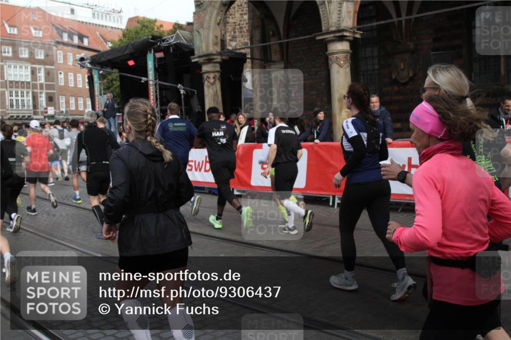 05.10.2025 - 20. swb-Marathon Bremen Yannick Fuchs http://msf.ph/oto/9306437 05.10.2025 11:40:40 Ziel  meine-sportfotos.de