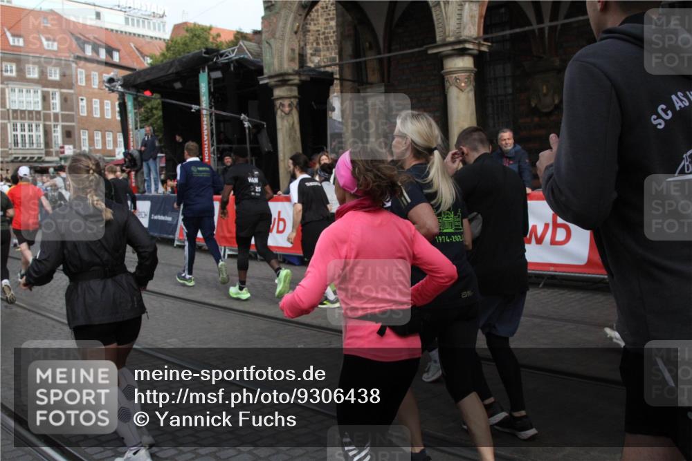 05.10.2025 - 20. swb-Marathon Bremen Yannick Fuchs http://msf.ph/oto/9306438 05.10.2025 11:40:40 Ziel  meine-sportfotos.de