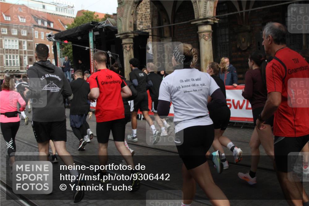 05.10.2025 - 20. swb-Marathon Bremen Yannick Fuchs http://msf.ph/oto/9306442 05.10.2025 11:40:41 Ziel  meine-sportfotos.de