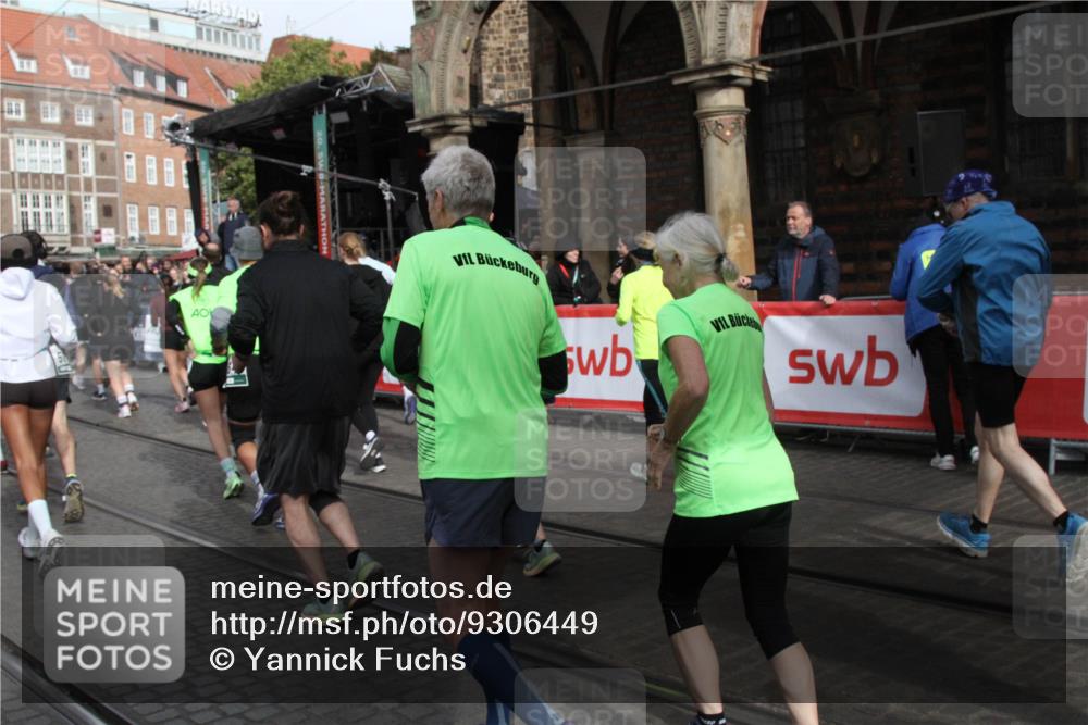 05.10.2025 - 20. swb-Marathon Bremen Yannick Fuchs http://msf.ph/oto/9306449 05.10.2025 11:40:45 Ziel  meine-sportfotos.de