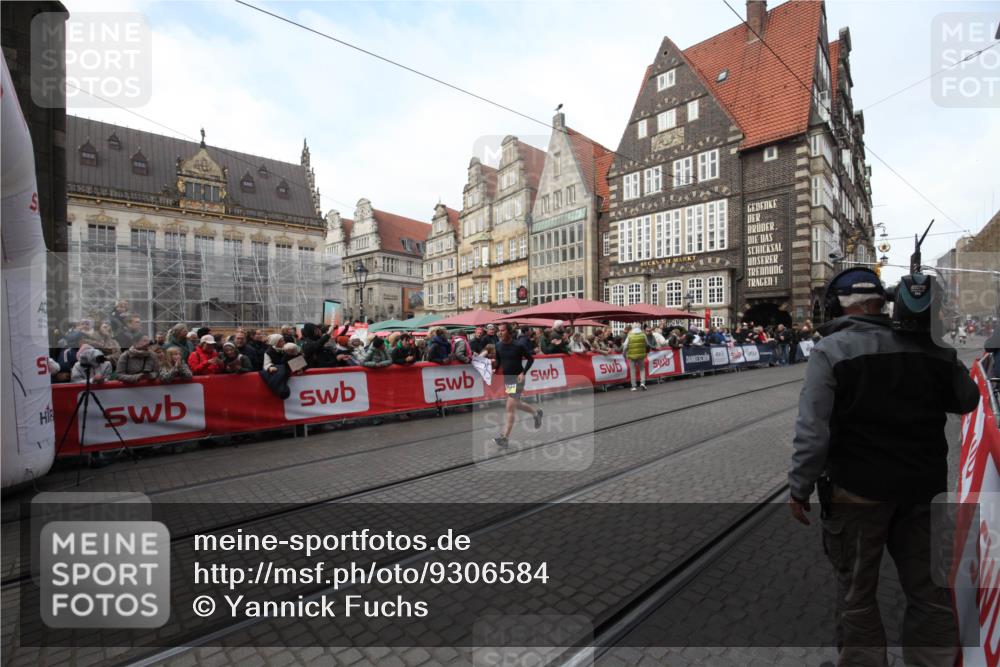 05.10.2025 - 20. swb-Marathon Bremen Yannick Fuchs http://msf.ph/oto/9306584 05.10.2025 10:51:22 Ziel 10432 meine-sportfotos.de