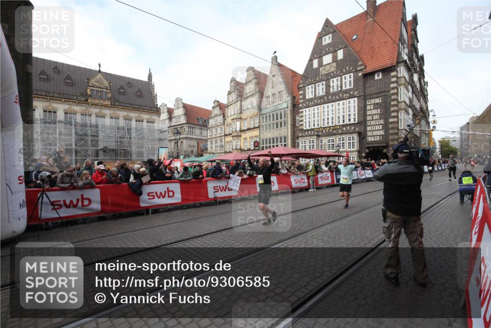 05.10.2025 - 20. swb-Marathon Bremen Yannick Fuchs http://msf.ph/oto/9306585 05.10.2025 10:51:28 Ziel 10321, 10376, 10556, 11177 meine-sportfotos.de