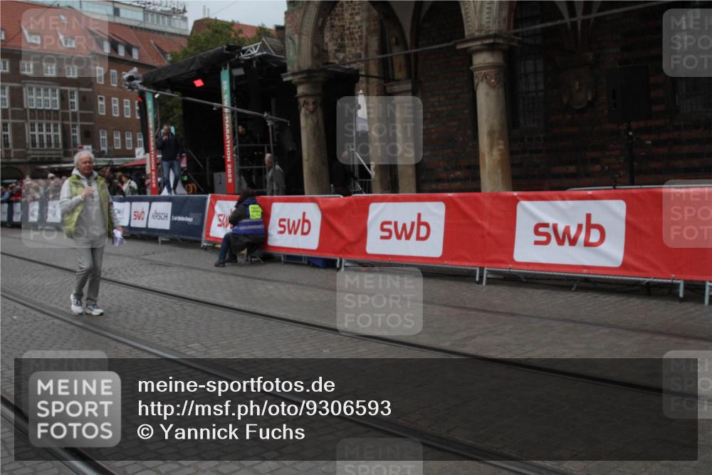 05.10.2025 - 20. swb-Marathon Bremen Yannick Fuchs http://msf.ph/oto/9306593 05.10.2025 12:00:05 Ziel  meine-sportfotos.de