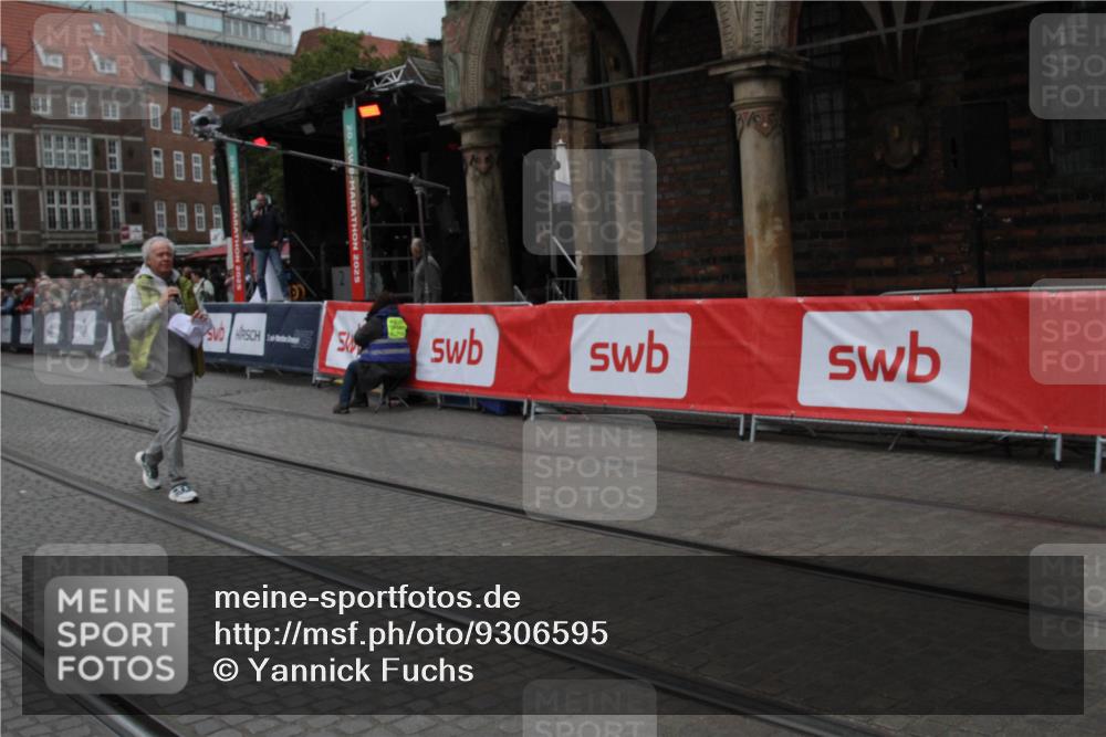 05.10.2025 - 20. swb-Marathon Bremen Yannick Fuchs http://msf.ph/oto/9306595 05.10.2025 12:00:06 Ziel  meine-sportfotos.de
