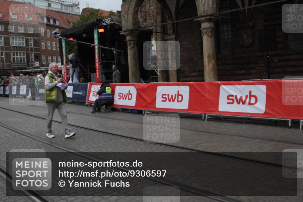 05.10.2025 - 20. swb-Marathon Bremen Yannick Fuchs http://msf.ph/oto/9306597 05.10.2025 12:00:06 Ziel  meine-sportfotos.de