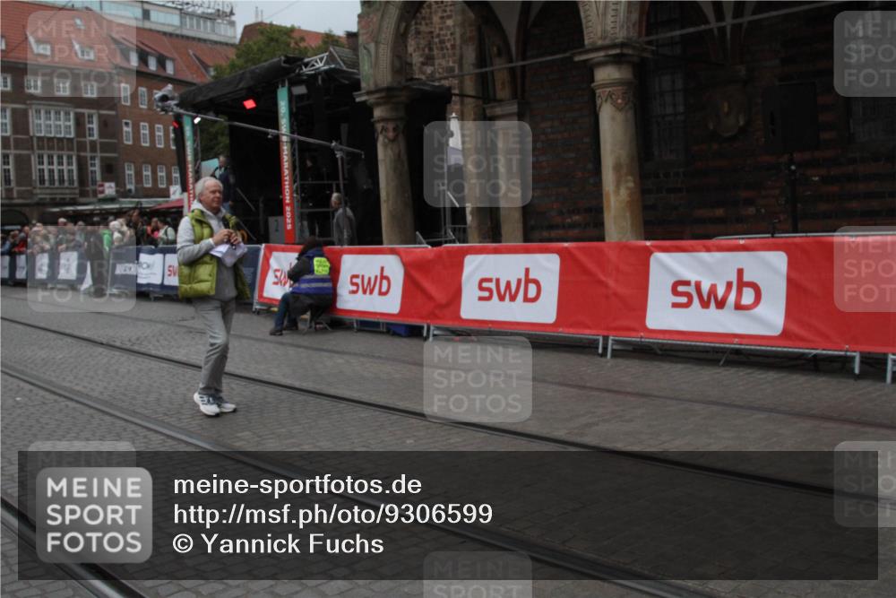 05.10.2025 - 20. swb-Marathon Bremen Yannick Fuchs http://msf.ph/oto/9306599 05.10.2025 12:00:06 Ziel  meine-sportfotos.de