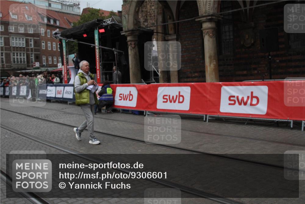 05.10.2025 - 20. swb-Marathon Bremen Yannick Fuchs http://msf.ph/oto/9306601 05.10.2025 12:00:07 Ziel  meine-sportfotos.de