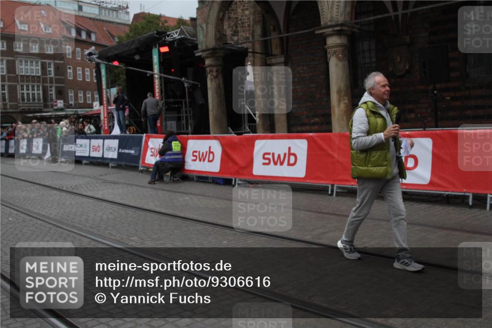 05.10.2025 - 20. swb-Marathon Bremen Yannick Fuchs http://msf.ph/oto/9306616 05.10.2025 12:00:09 Ziel  meine-sportfotos.de