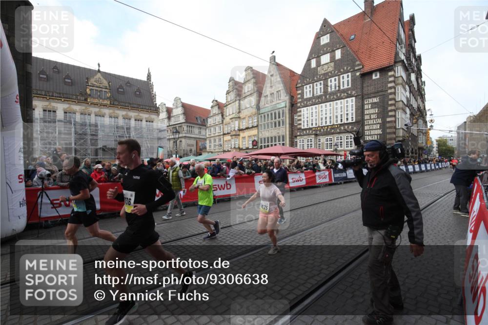 05.10.2025 - 20. swb-Marathon Bremen Yannick Fuchs http://msf.ph/oto/9306638 05.10.2025 10:52:04 Ziel 9683, 10380, 10581, 10625, 11136, 11273, 11325 meine-sportfotos.de
