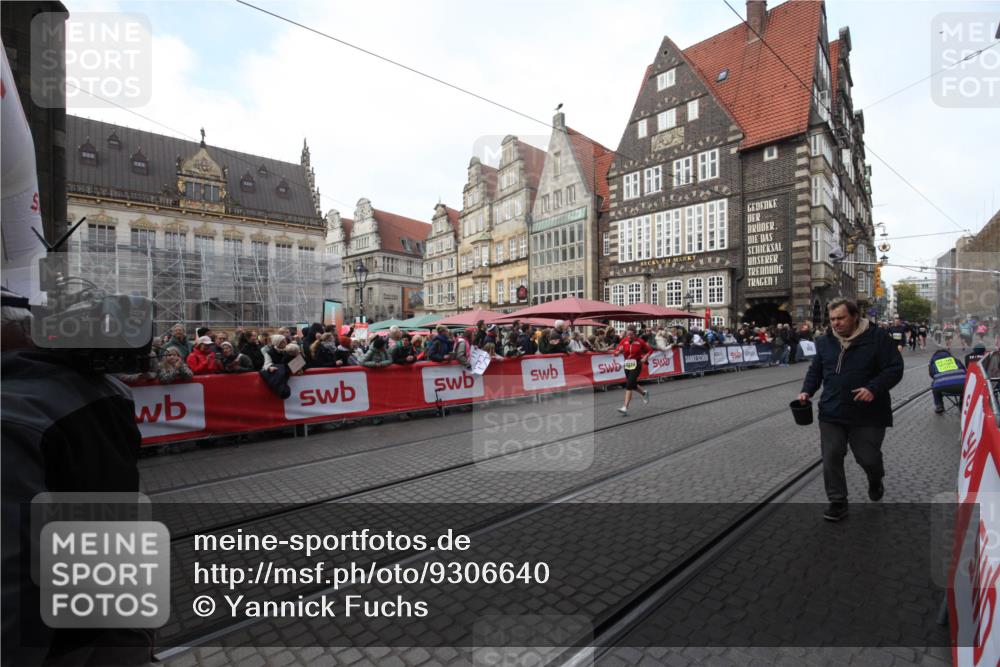 05.10.2025 - 20. swb-Marathon Bremen Yannick Fuchs http://msf.ph/oto/9306640 05.10.2025 10:52:07 Ziel 9939, 10977, 11273 meine-sportfotos.de
