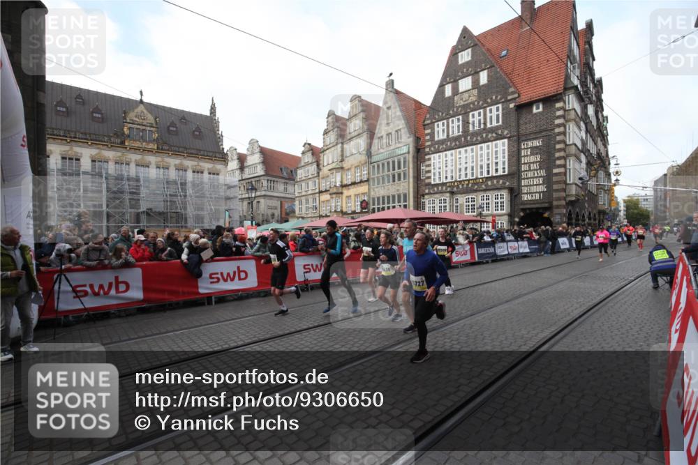 05.10.2025 - 20. swb-Marathon Bremen Yannick Fuchs http://msf.ph/oto/9306650 05.10.2025 10:52:16 Ziel 9196, 9852, 10038, 10240, 10438, 10668, 10727, 10900, 10942, 11641 meine-sportfotos.de