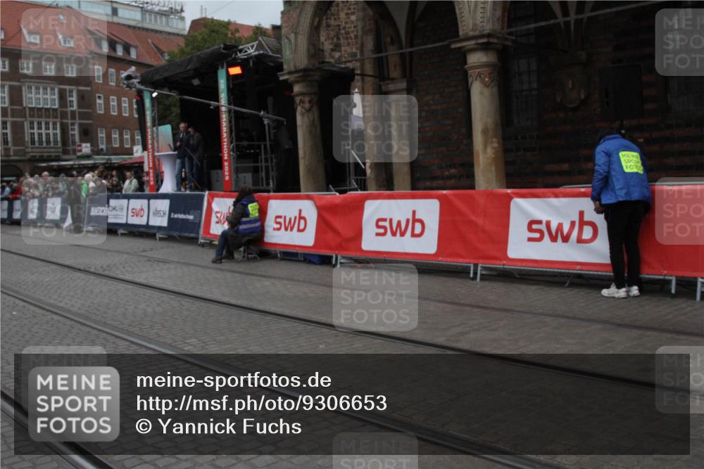 05.10.2025 - 20. swb-Marathon Bremen Yannick Fuchs http://msf.ph/oto/9306653 05.10.2025 12:00:15 Ziel  meine-sportfotos.de