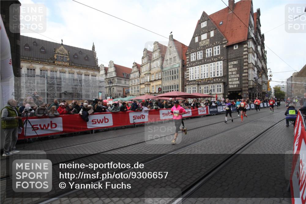 05.10.2025 - 20. swb-Marathon Bremen Yannick Fuchs http://msf.ph/oto/9306657 05.10.2025 10:52:20 Ziel 9955, 9987, 10038, 10900, 10927, 10942, 11128, 11458, 11491 meine-sportfotos.de