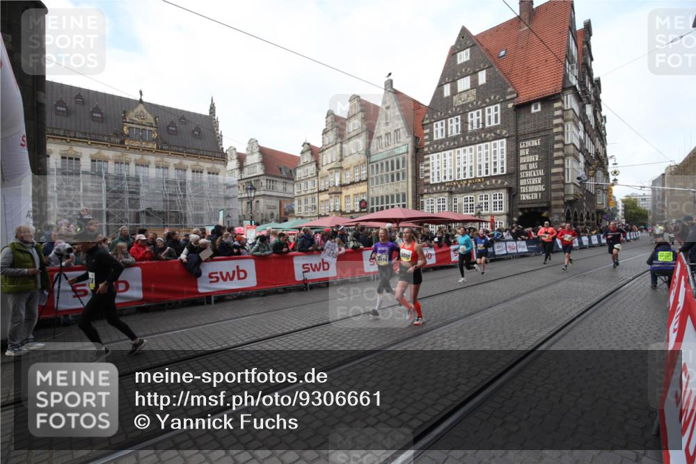 05.10.2025 - 20. swb-Marathon Bremen Yannick Fuchs http://msf.ph/oto/9306661 05.10.2025 10:52:21 Ziel 9955, 9987, 10038, 10900, 10927, 10942, 11128, 11458, 11491 meine-sportfotos.de