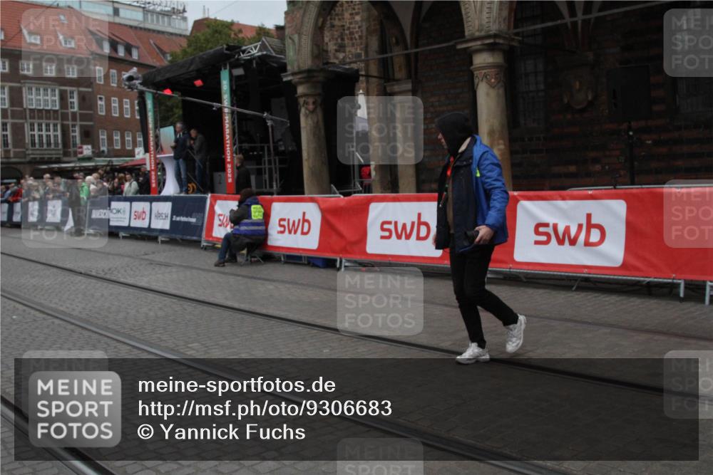 05.10.2025 - 20. swb-Marathon Bremen Yannick Fuchs http://msf.ph/oto/9306683 05.10.2025 12:00:21 Ziel  meine-sportfotos.de